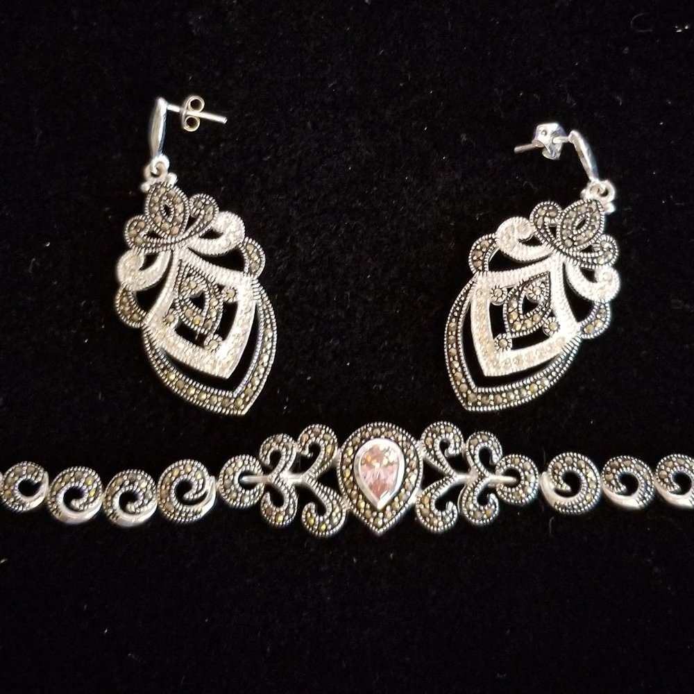 Matching Bracelet And Ear Rings - Picture 3 of 4